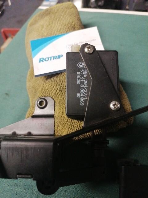BMW 5 Series E39 Touring Tailgate Rear Window Screen Lock #8384069 #8238469