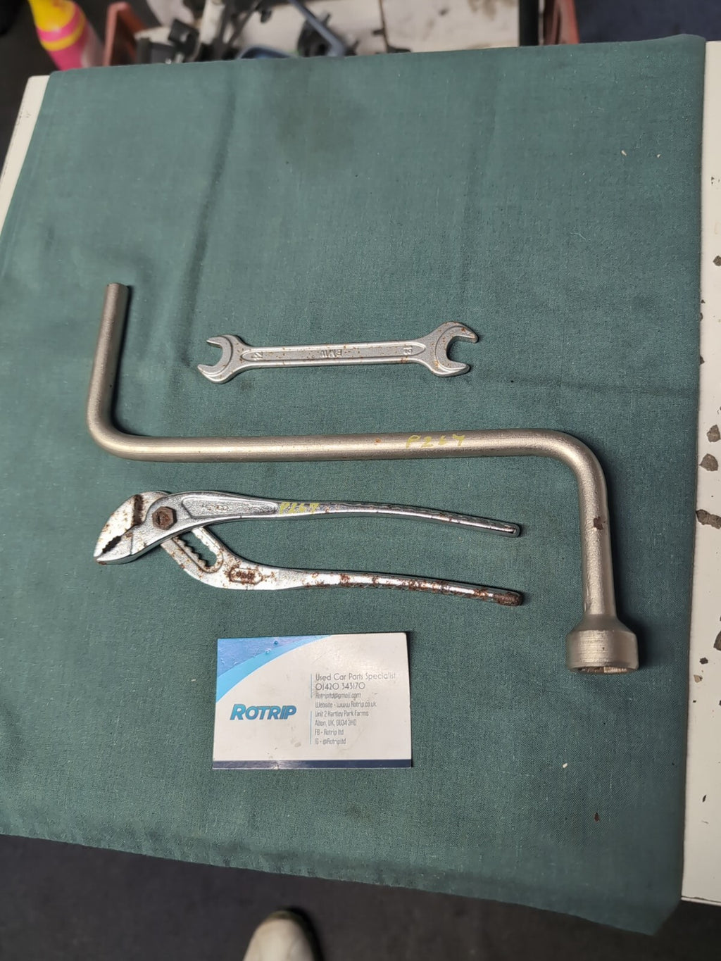 BMW E46 3 SERIES HEYCO GRIP PLIERS, WHEEL WRENCH AND SPANNER 12-13MM