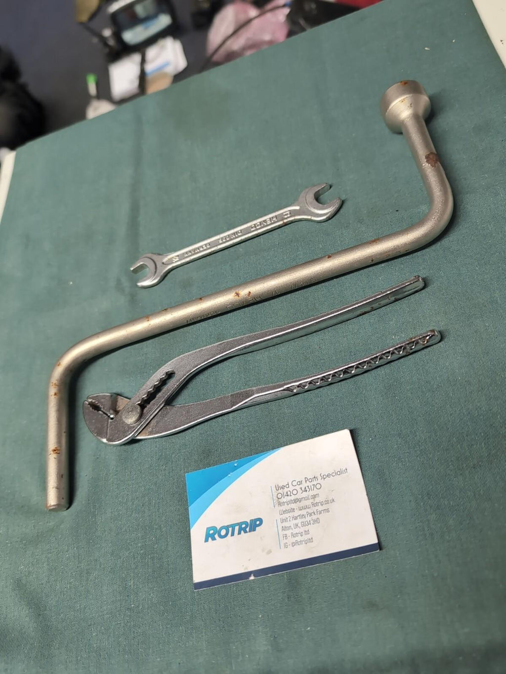 BMW E46 3 SERIES HEYCO GRIP PLIERS, WHEEL WRENCH AND SPANNER 12-13MM