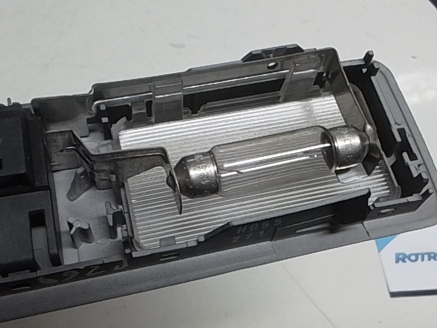 BMW E39 5 SERIES INTERIOR FRONT (O/S) READING LIGHT