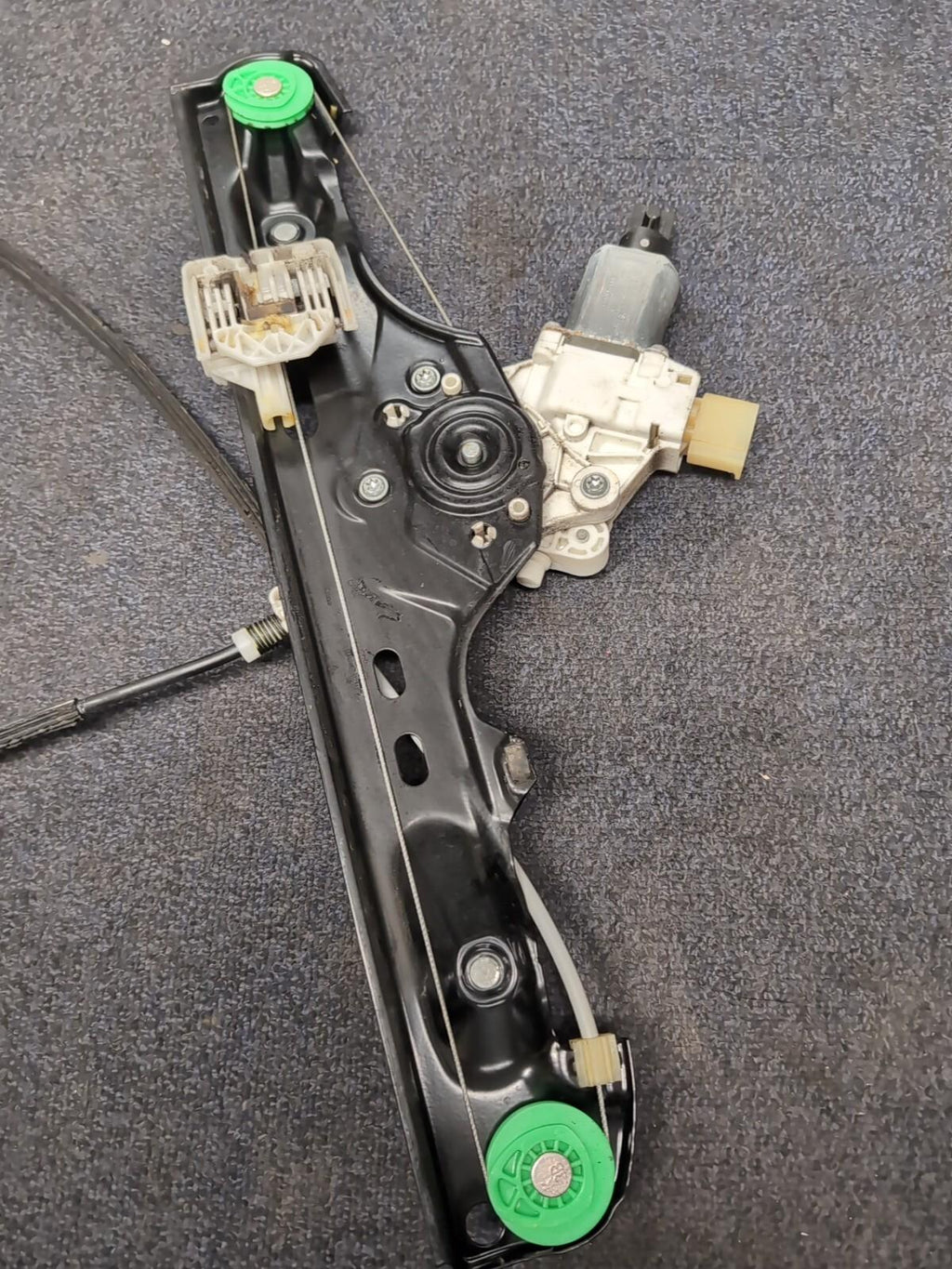 BMW X1 E84 WINDOW REGULATOR FRONT PASSENGER SIDE N/S #2990293 (P282)