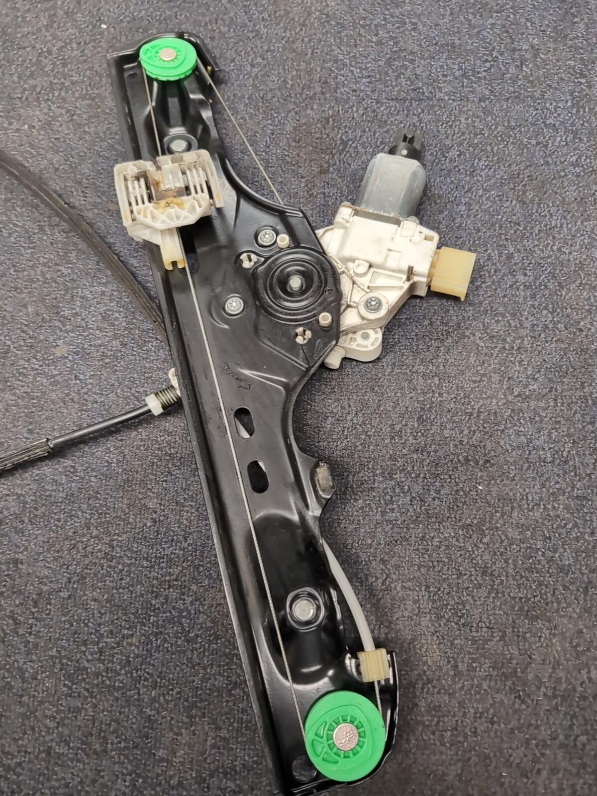 BMW X1 E84 WINDOW REGULATOR FRONT PASSENGER SIDE N/S #2990293 (P282)