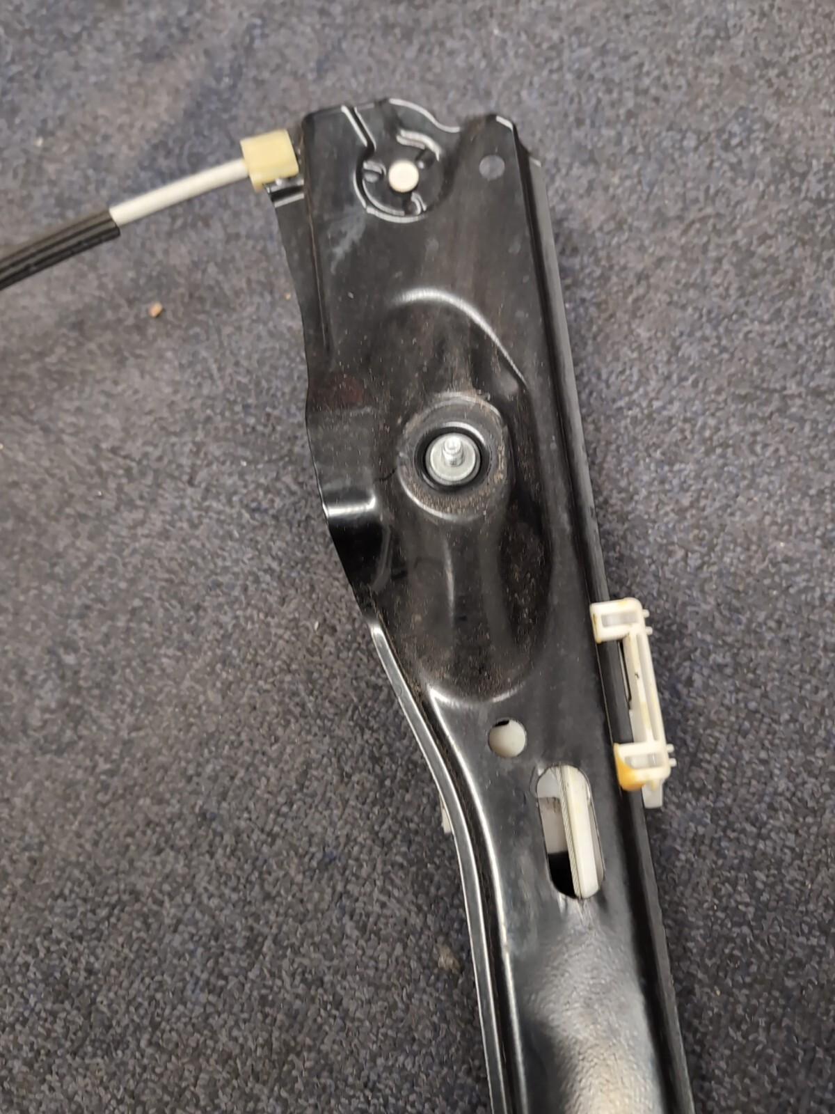 BMW X1 E84 WINDOW REGULATOR FRONT PASSENGER SIDE N/S #2990293 (P282)