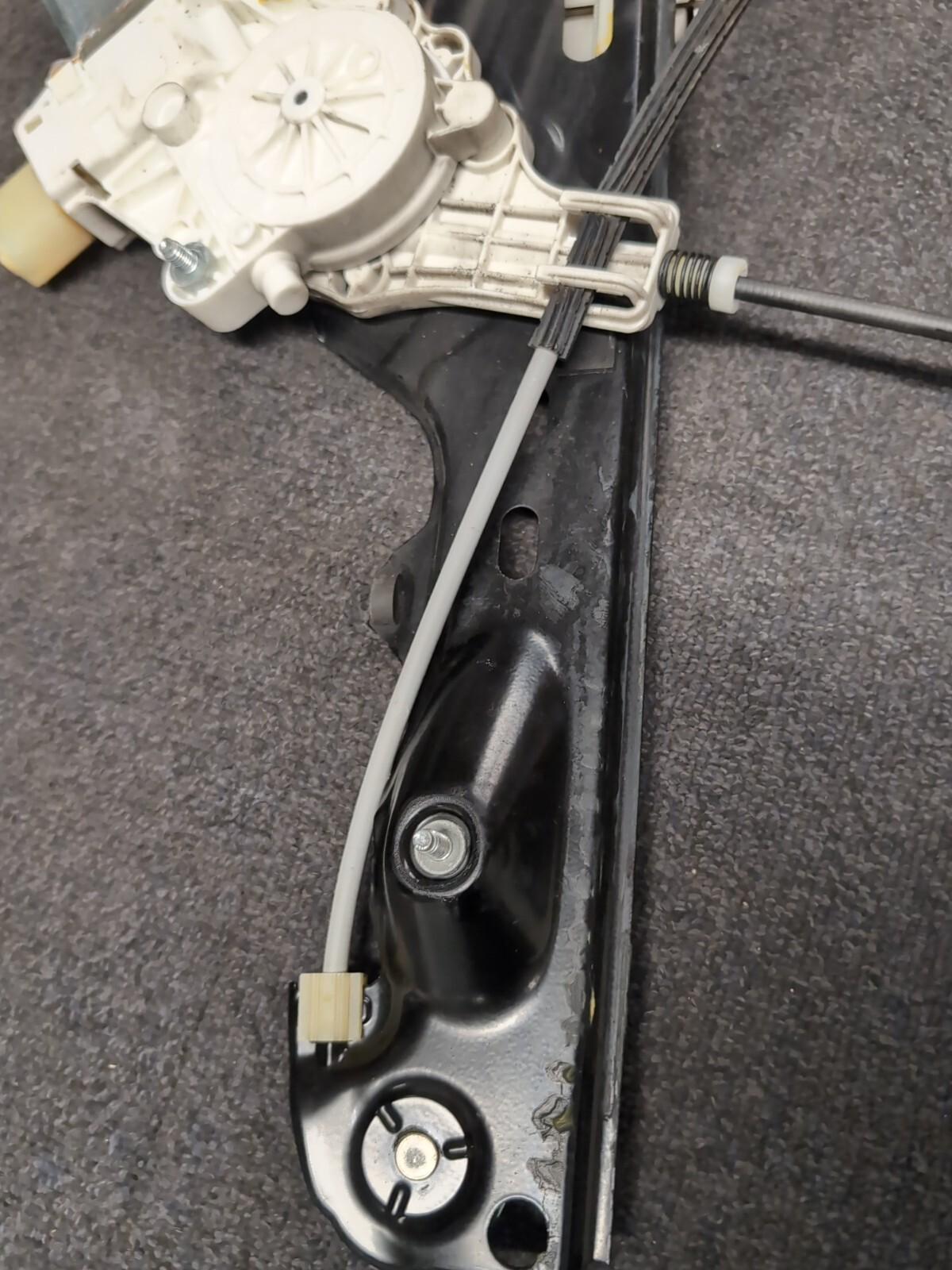 BMW X1 E84 WINDOW REGULATOR FRONT PASSENGER SIDE N/S #2990293 (P282)