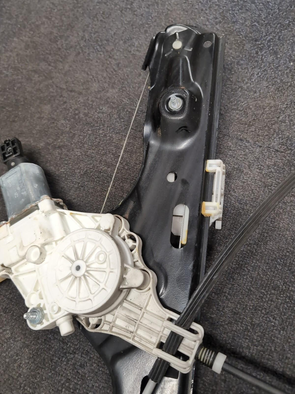 BMW X1 E84 WINDOW REGULATOR FRONT PASSENGER SIDE N/S #2990293 (P282)