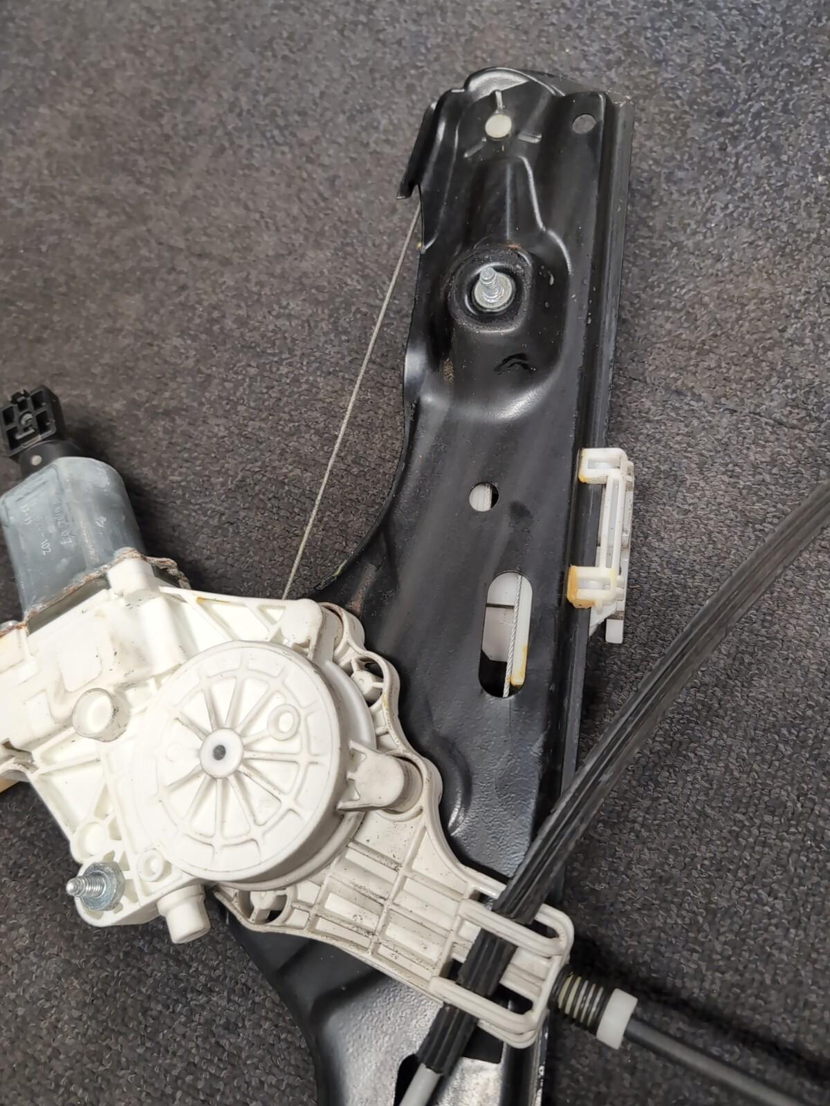 BMW X1 E84 WINDOW REGULATOR FRONT PASSENGER SIDE N/S #2990293 (P282)