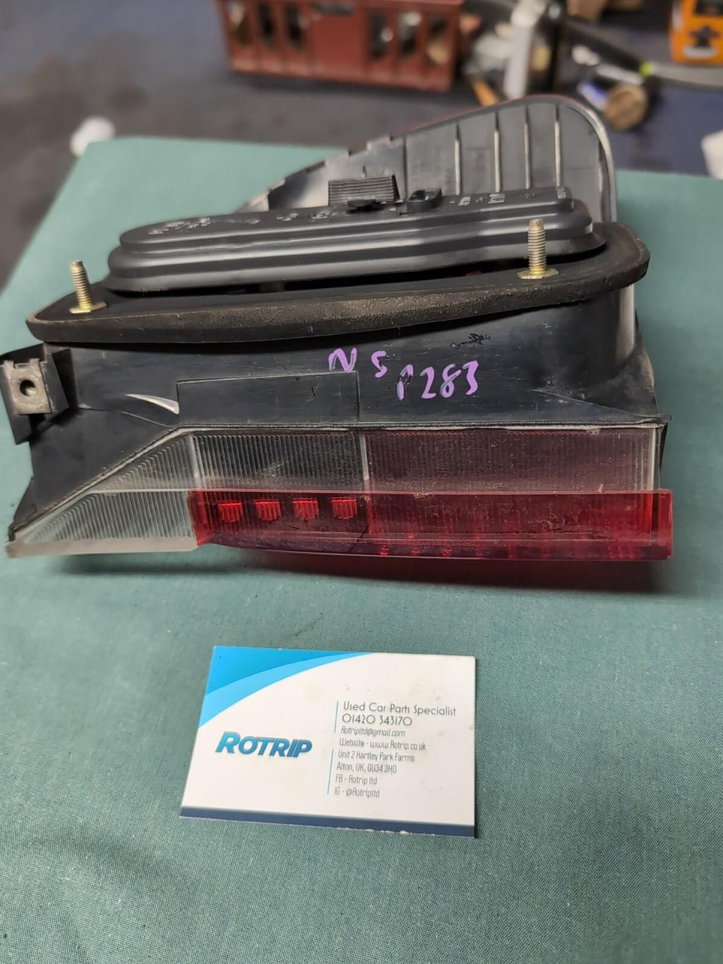 BMW E39 5 SERIES PASSENGER SIDE  (N/S) REAR OUTER LIGHT CLUSTER #6902531