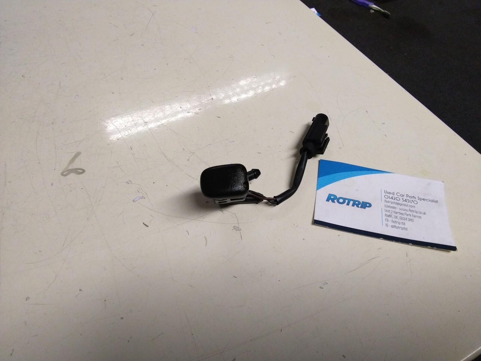 BMW E39 5 SERIES HEATED WINDSCREEN WASHER NOZZLE/JET #8361042
