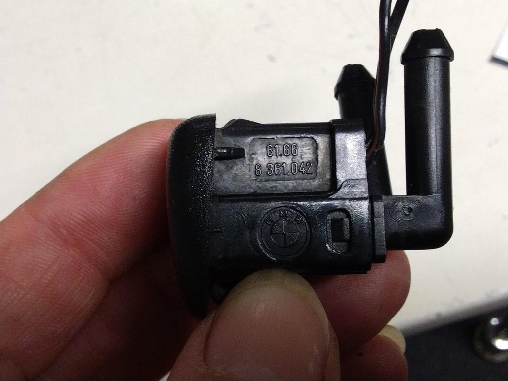 BMW E39 5 SERIES HEATED WINDSCREEN WASHER NOZZLE/JET #8361042