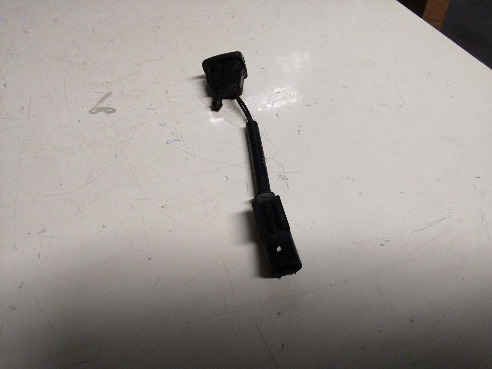 BMW E61 5 SERIES HEATED WINDSCREEN WASHER JET #7132969