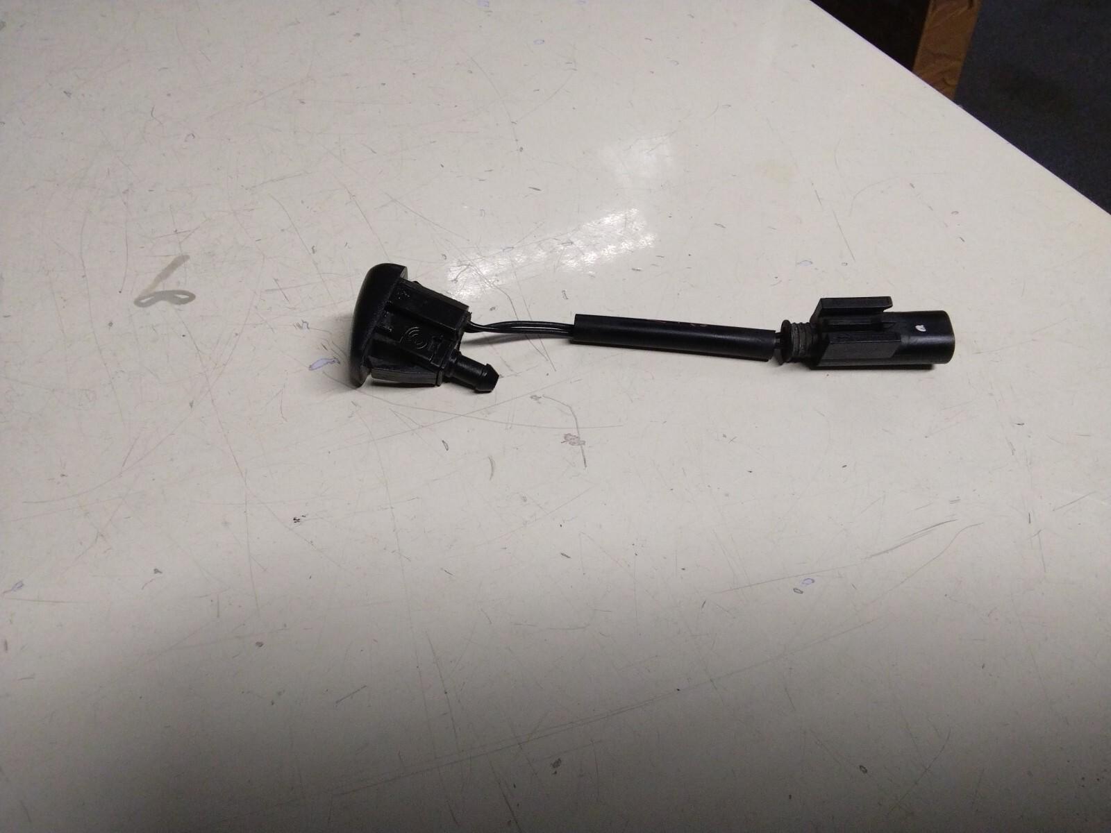 BMW E61 5 SERIES HEATED WINDSCREEN WASHER JET #7132969