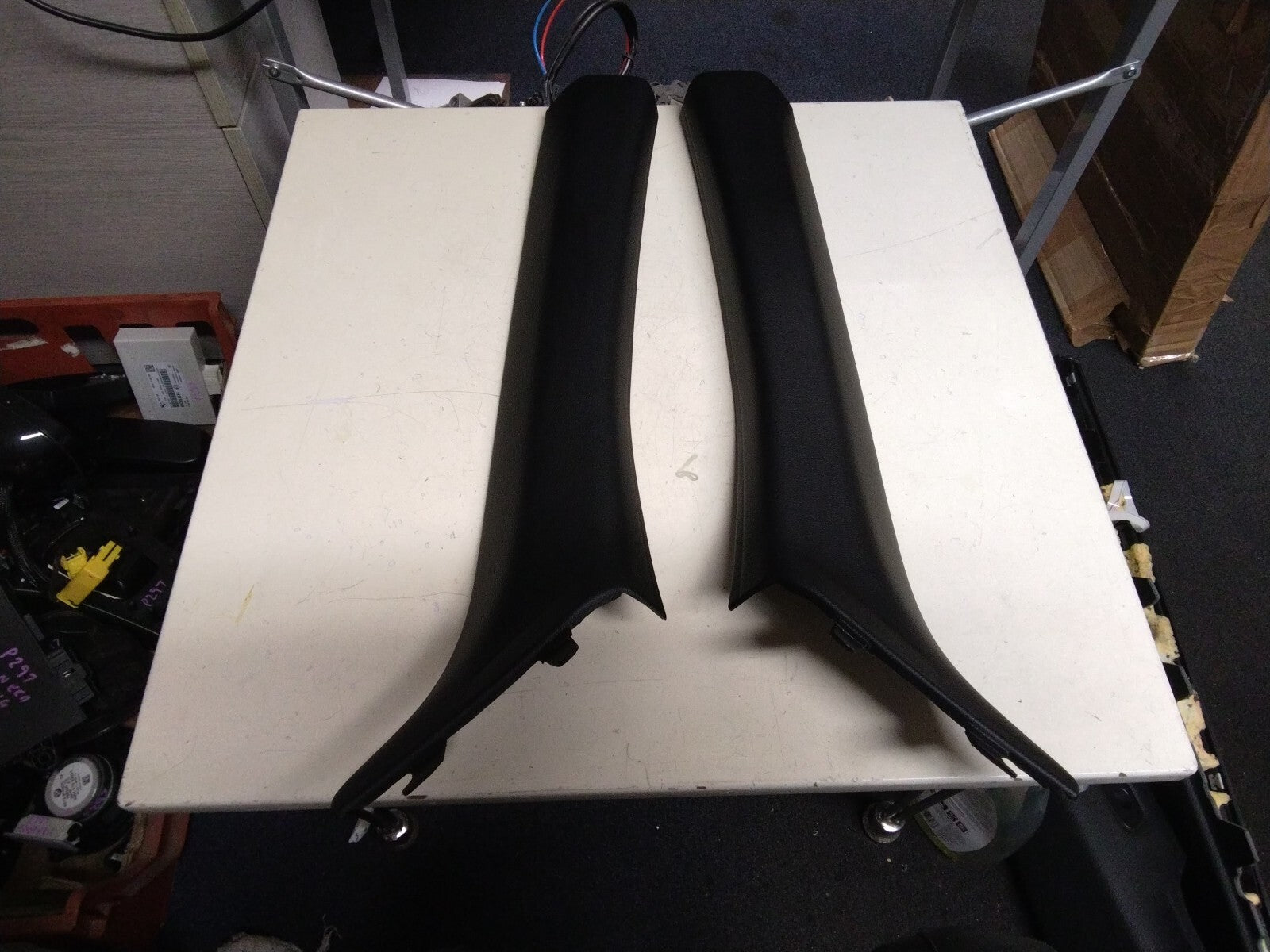 BMW E93 3 SERIES A PILLAR (L/R) TRIM COVERS 7129311/312