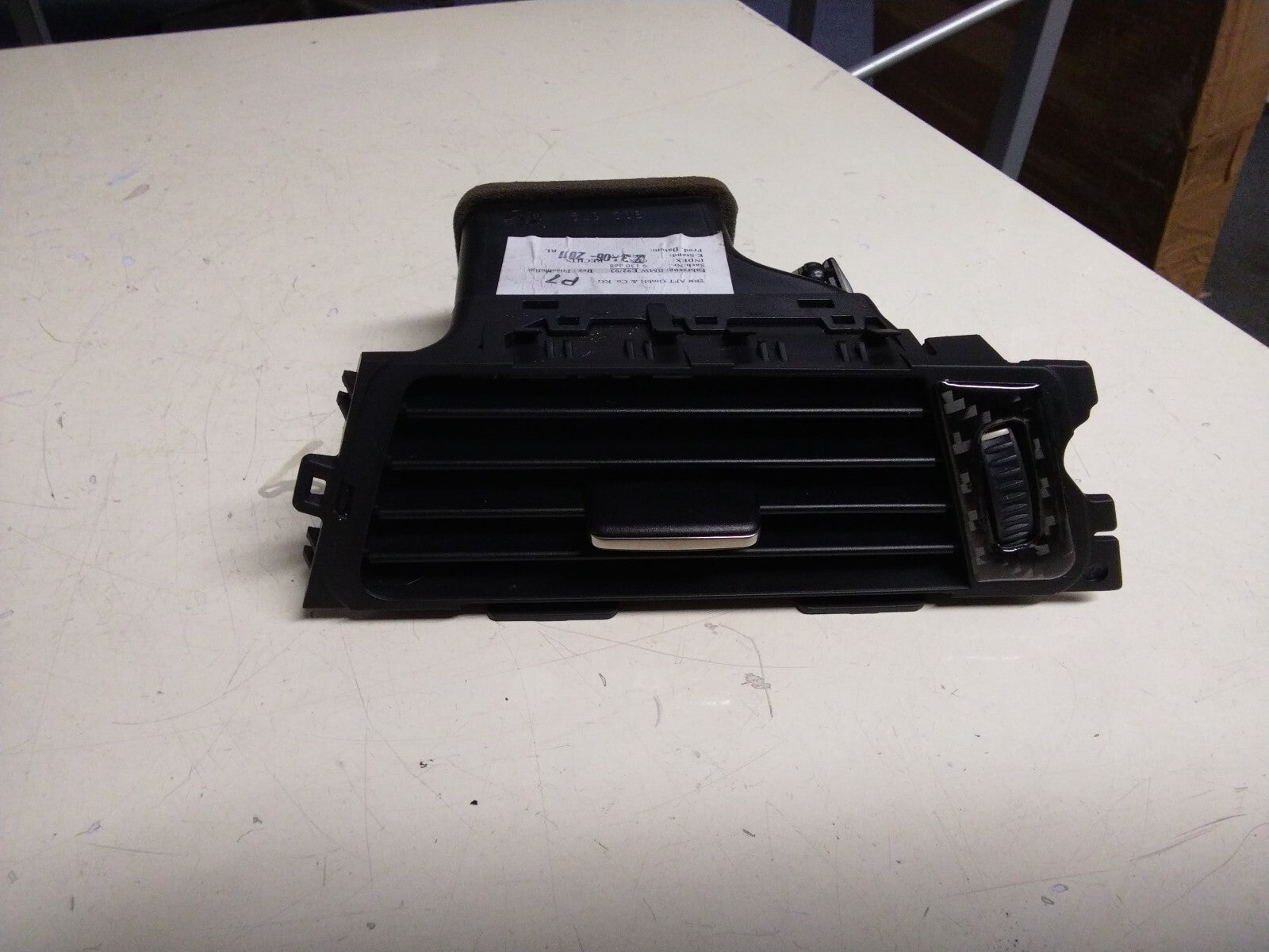 BMW E93 3 SERIES DRIVERS  (O/S) DASHBOARD AIR VENT #9130466