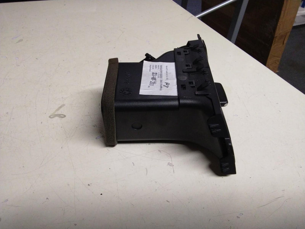 BMW E93 3 SERIES DRIVERS  (O/S) DASHBOARD AIR VENT #9130466