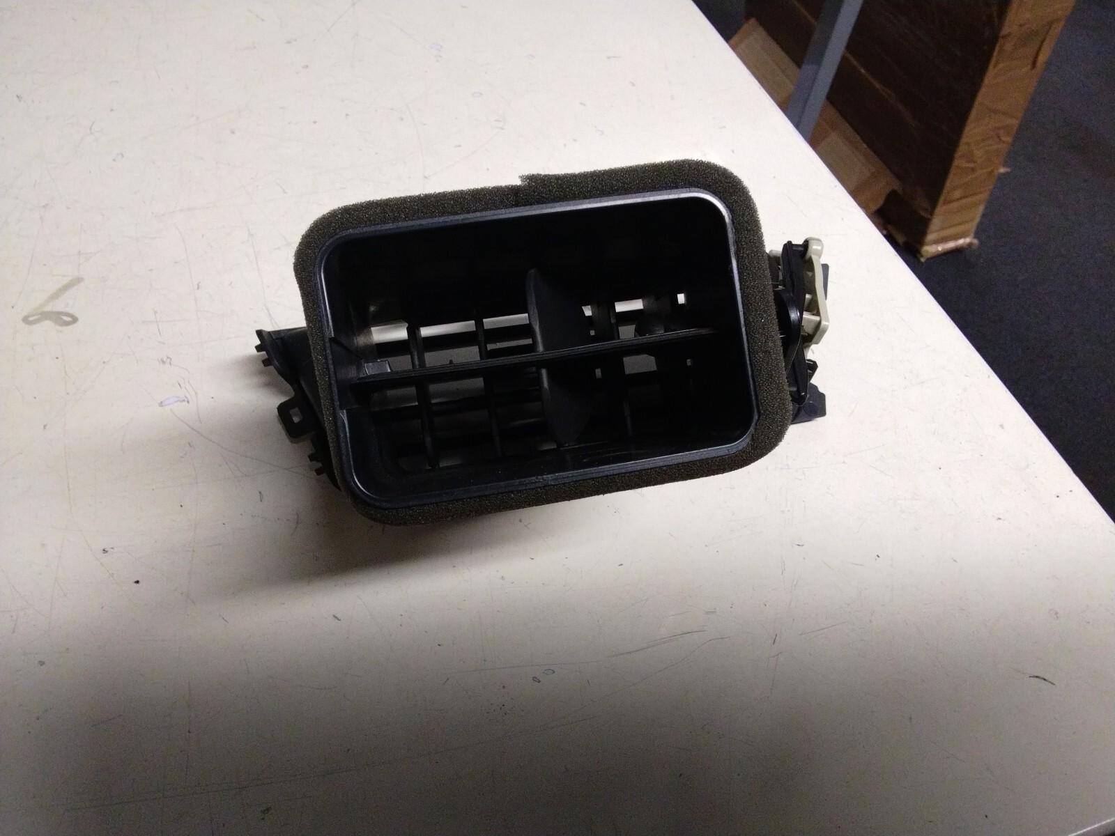 BMW E93 3 SERIES DRIVERS  (O/S) DASHBOARD AIR VENT #9130466