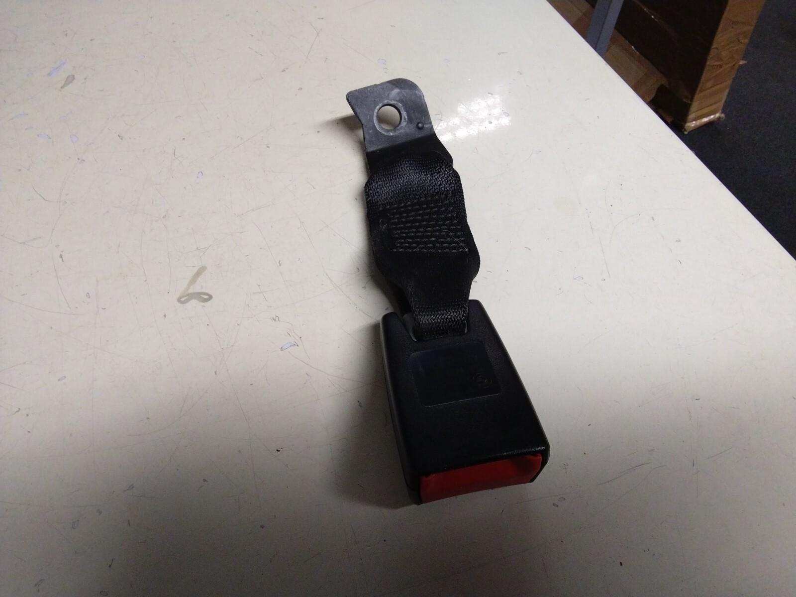 BMW E93 3 SERIES PASSENGER (N/S) REAR SEAT BELT RECEIVER 9117261