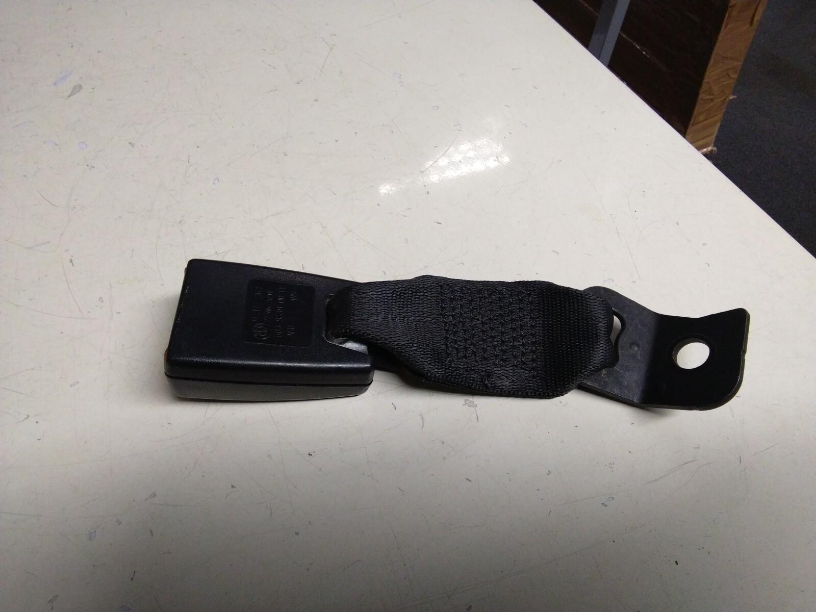 BMW E93 3 SERIES DRIVERS (O/S) REAR SEAT BELT RECEIVER #9117261