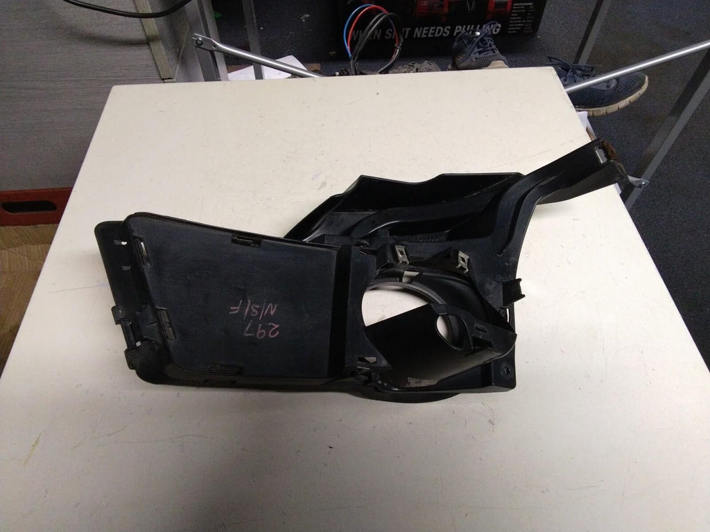 BMW E93 3 SERIES LCI COUPE FRONT (N/S) BUMPER FOG LIGHT BRACKET #8048773