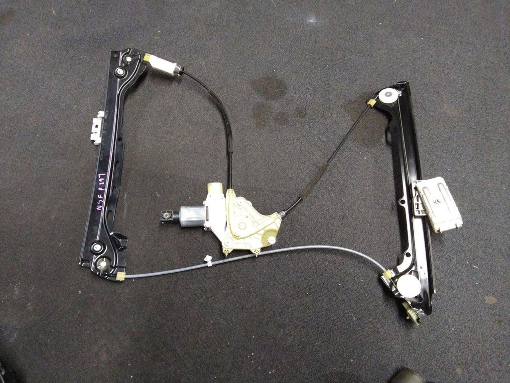 BMW E93 3 SERIES PASSENGER (N/S) FRONT WINDOW REGULATOR AND MOTOR #7191117