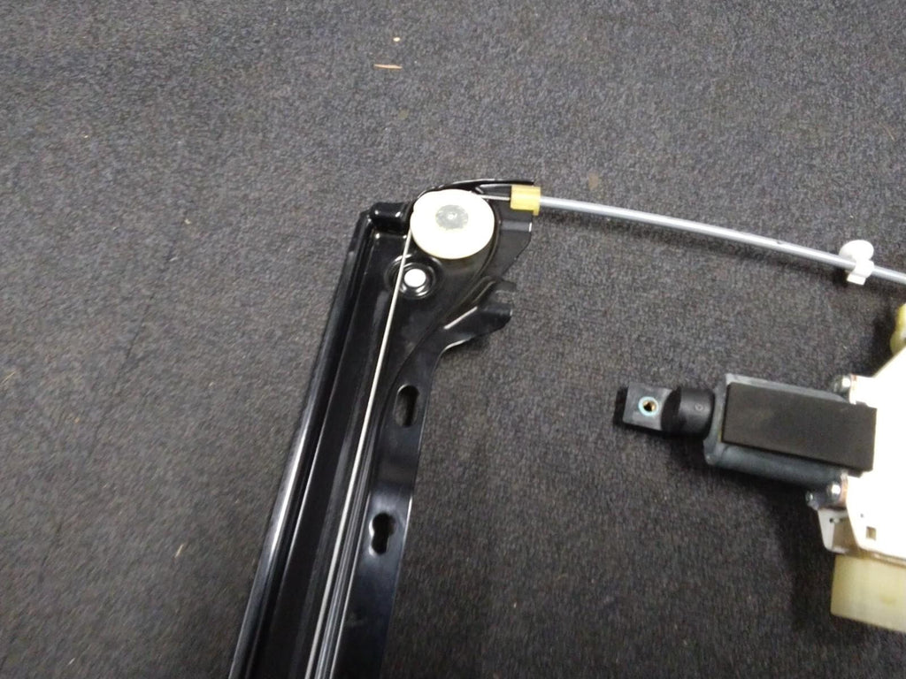 BMW E93 3 SERIES PASSENGER (N/S) FRONT WINDOW REGULATOR AND MOTOR #7191117