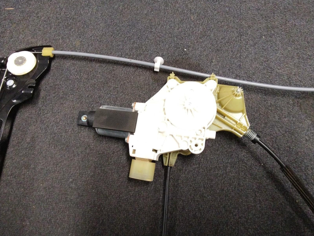 BMW E93 3 SERIES PASSENGER (N/S) FRONT WINDOW REGULATOR AND MOTOR #7191117