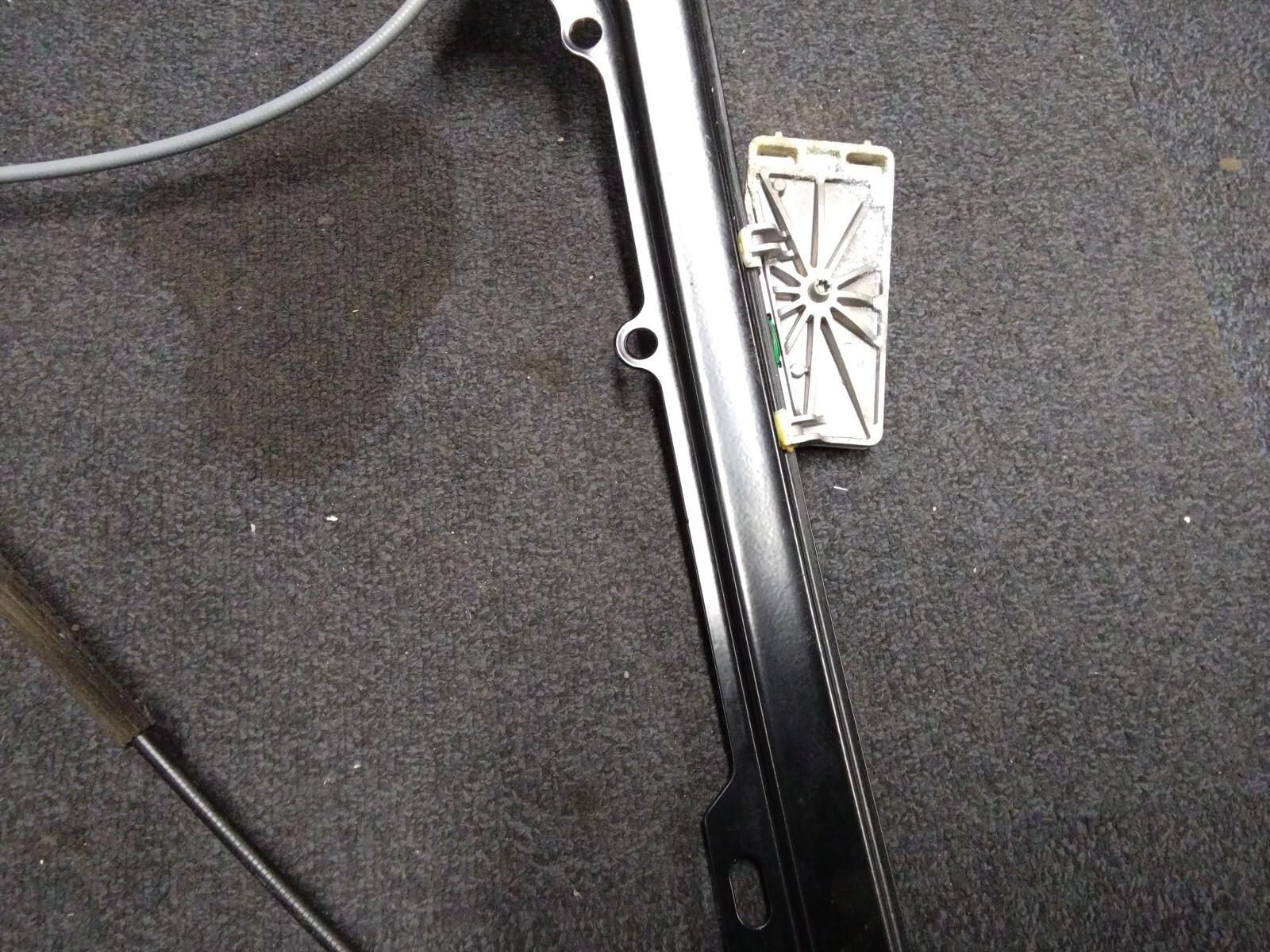 BMW E93 3 SERIES PASSENGER (N/S) FRONT WINDOW REGULATOR AND MOTOR #7191117