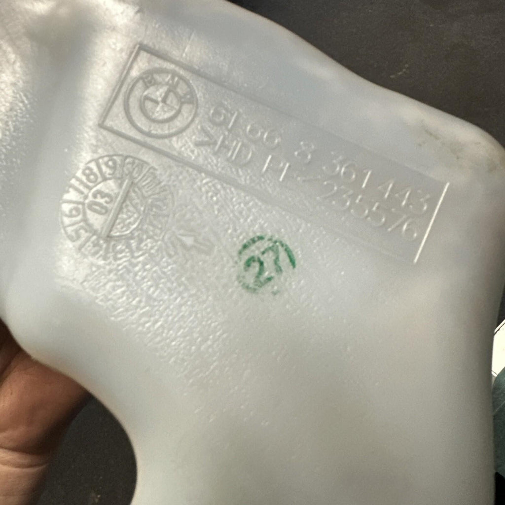BMW E39 5 SERIES INTENSIVE WASHER FLUID BOTTLE #8361443 - P309