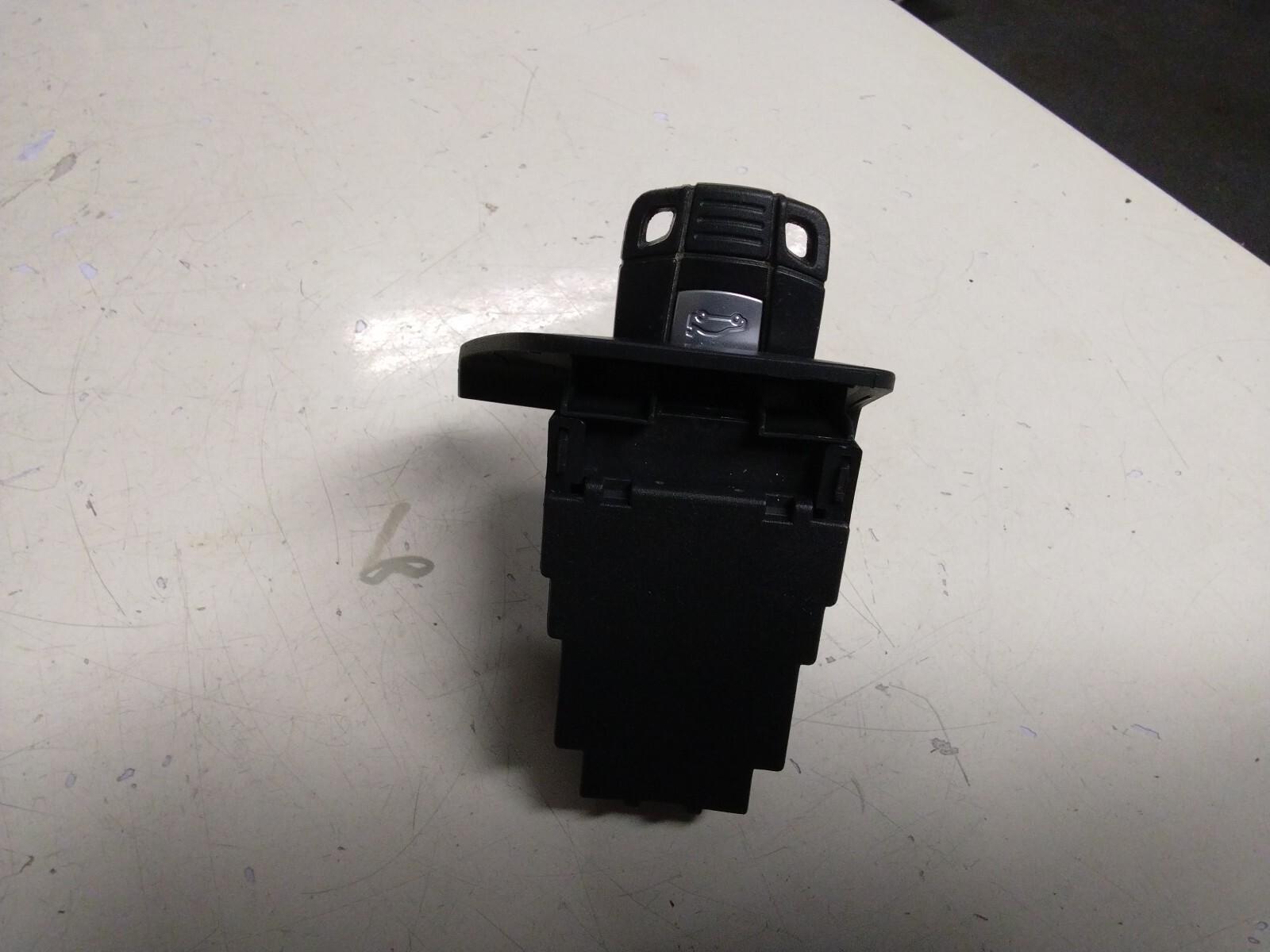 BMW E82 1 SERIES IGNITION KEY READER AND KEY 6954718
