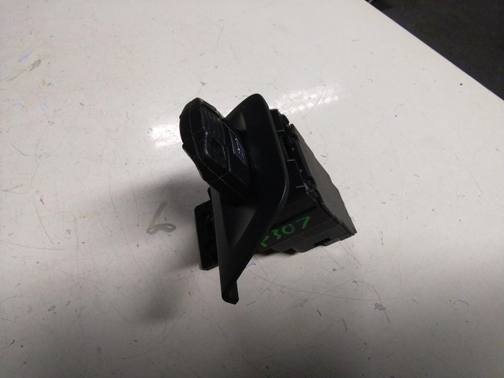 BMW E82 1 SERIES IGNITION KEY READER AND KEY 6954718