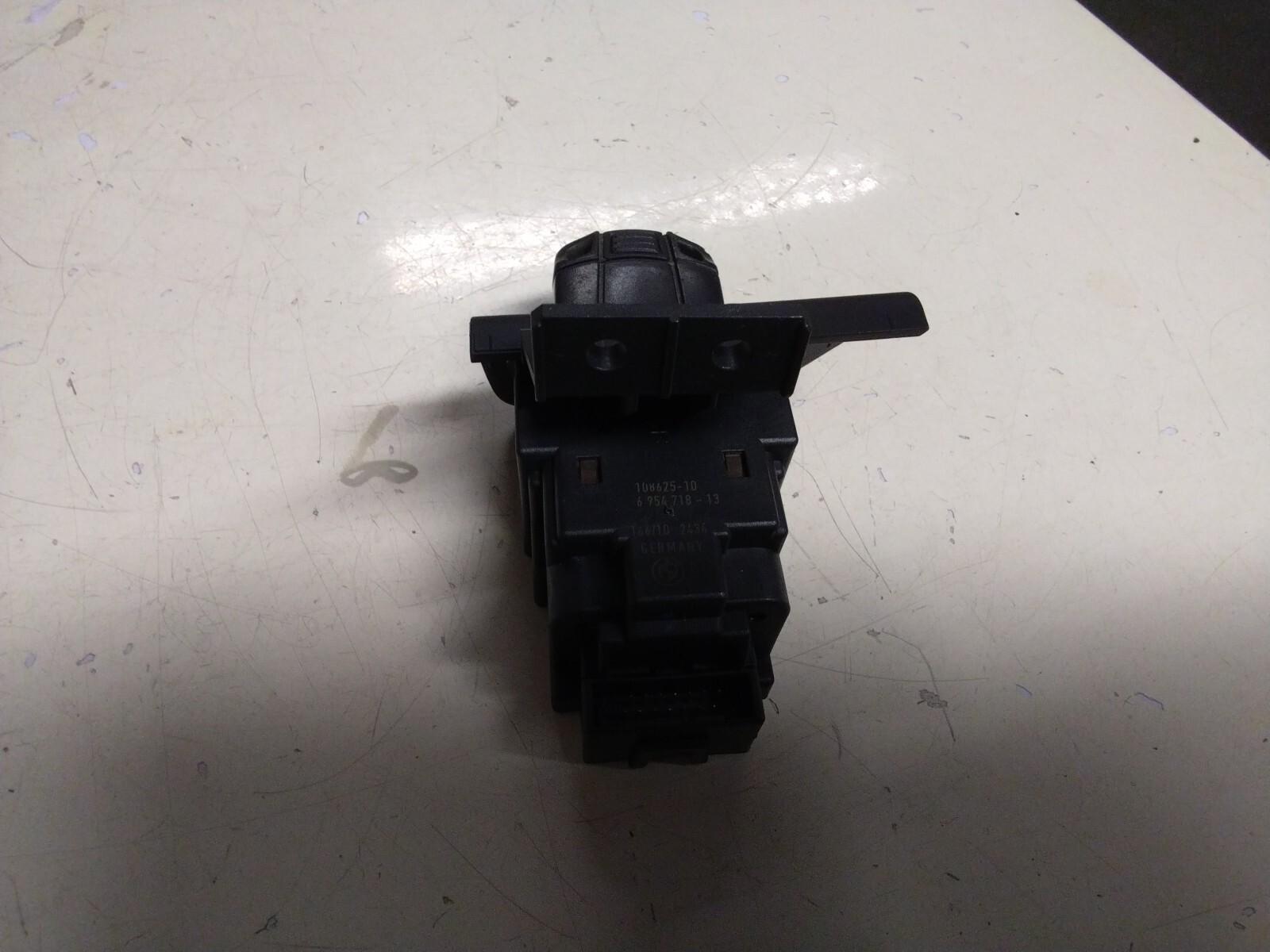 BMW E82 1 SERIES IGNITION KEY READER AND KEY 6954718