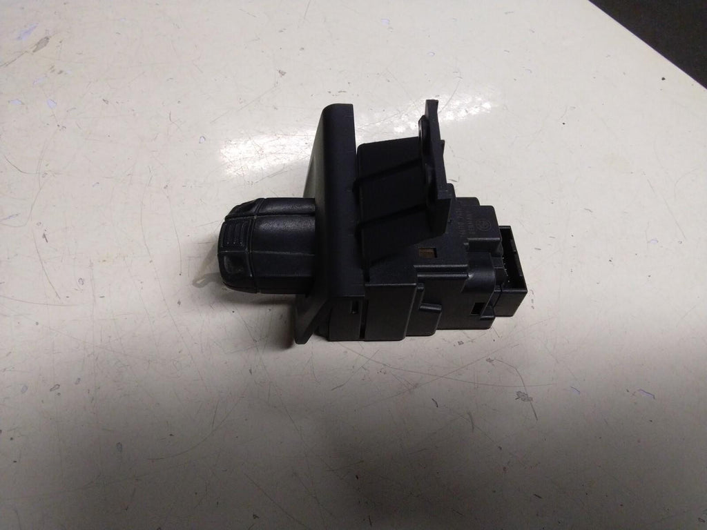 BMW E82 1 SERIES IGNITION KEY READER AND KEY 6954718