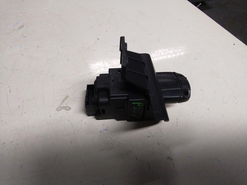 BMW E82 1 SERIES IGNITION KEY READER AND KEY 6954718