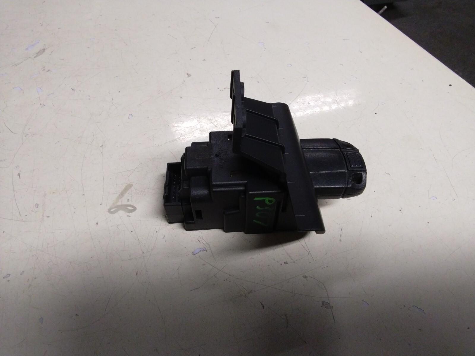 BMW E82 1 SERIES IGNITION KEY READER AND KEY 6954718