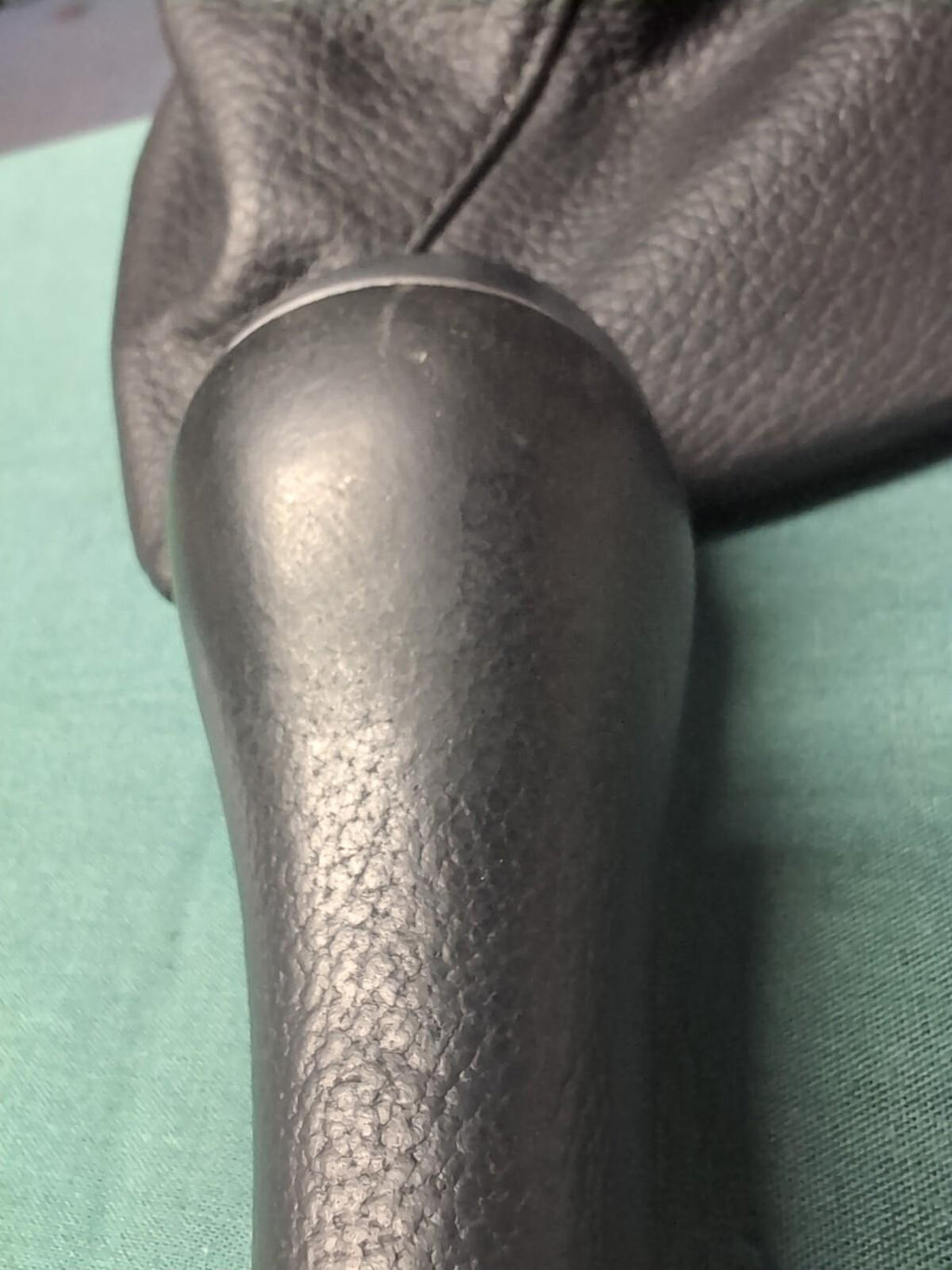 BMW 3 SERIES E90/91/92/93 6 SPEED BLACK GEAR KNOB AND LEVER TRIM COVER 7595283