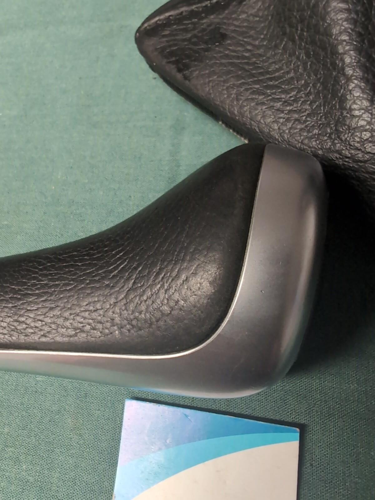 BMW 3 SERIES E90/91/92/93 6 SPEED BLACK GEAR KNOB AND LEVER TRIM COVER 7595283