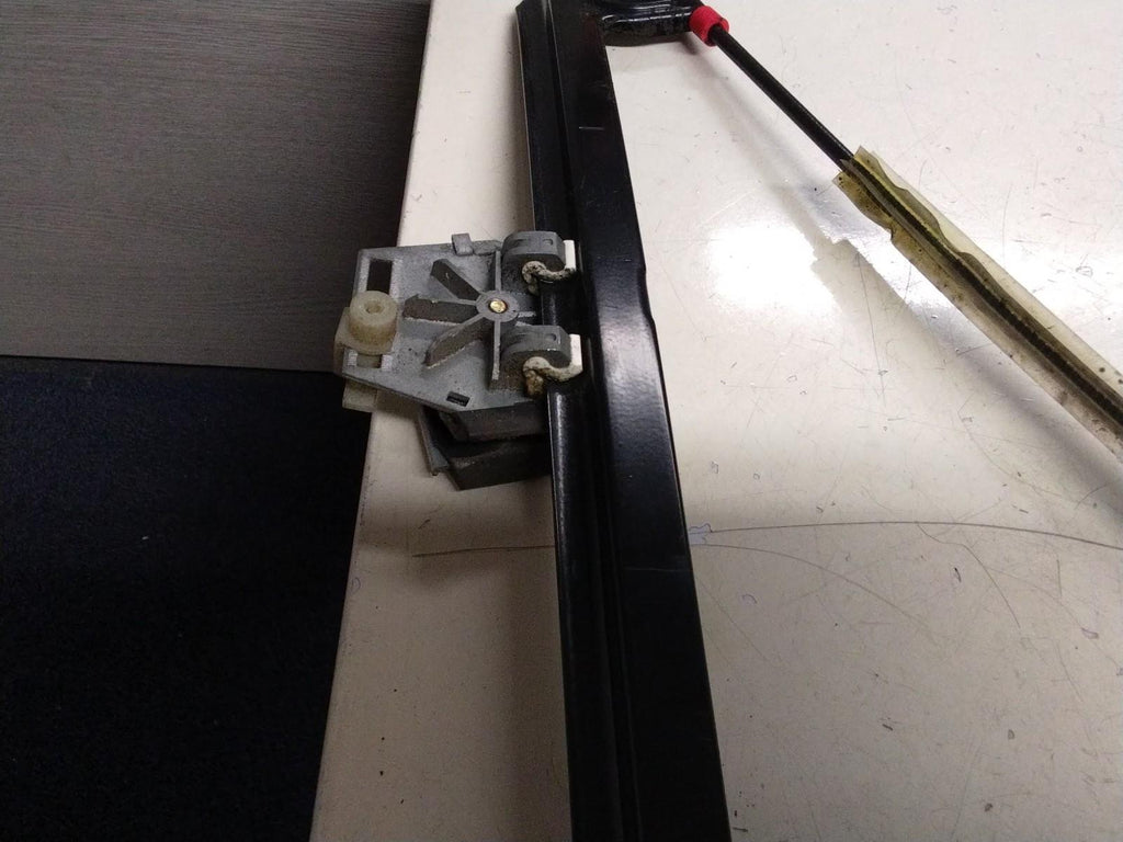 BMW E39 5 SERIES PASSENGER (N/S) FRONT WINDOW REGULATOR AND MOTOR 8252391