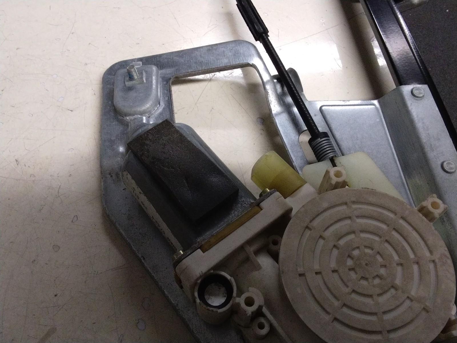 BMW E39 5 SERIES PASSENGER (N/S) FRONT WINDOW REGULATOR AND MOTOR 8252391