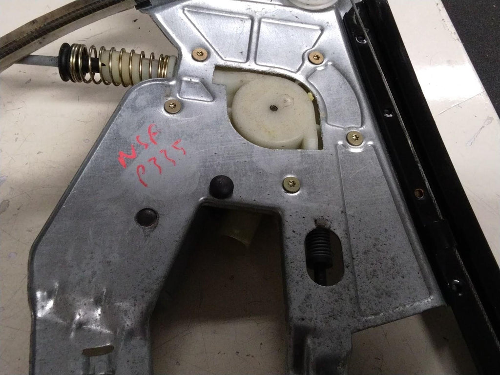 BMW E39 5 SERIES PASSENGER (N/S) FRONT WINDOW REGULATOR AND MOTOR 8252391