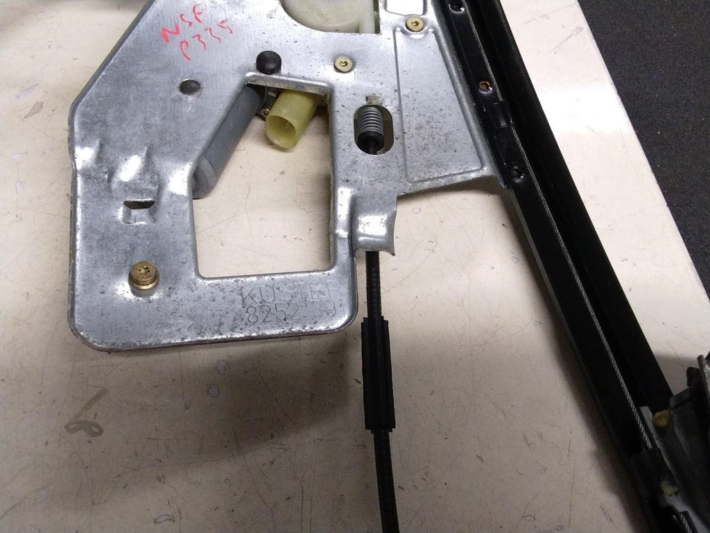 BMW E39 5 SERIES PASSENGER (N/S) FRONT WINDOW REGULATOR AND MOTOR 8252391