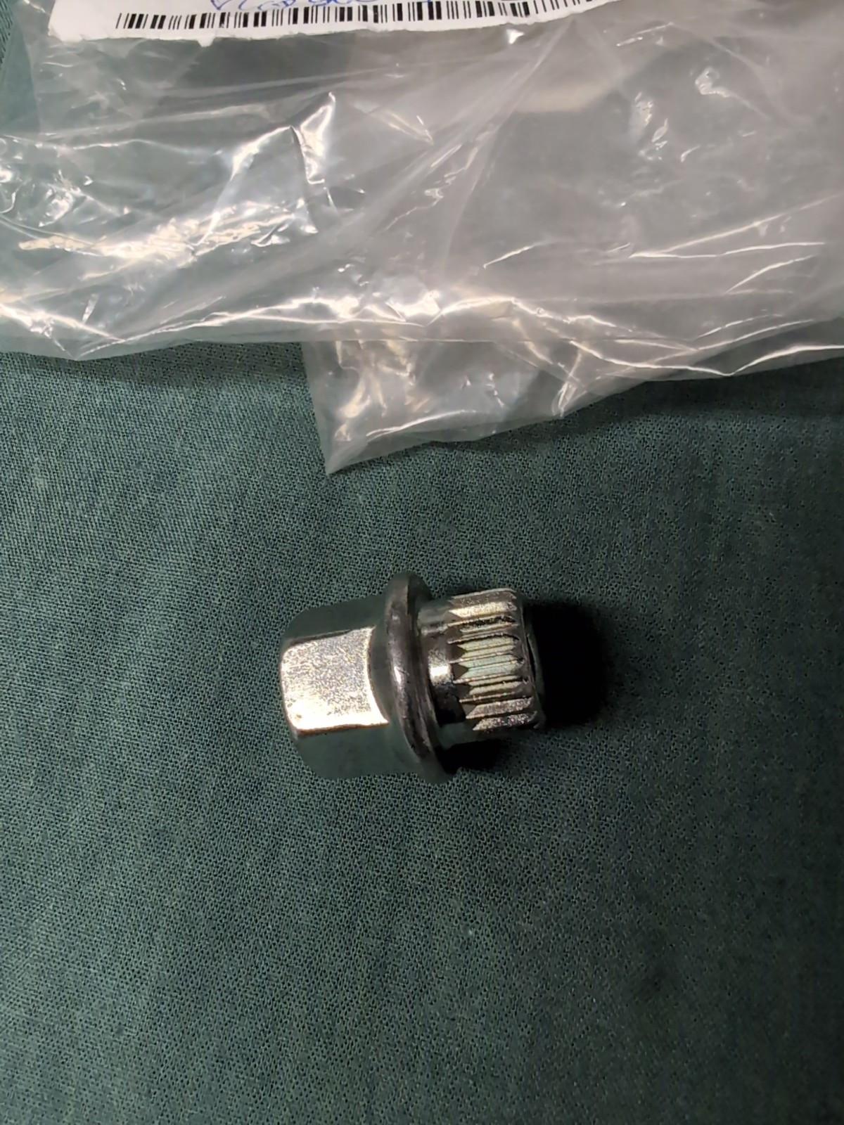 Genuine BMW MINI M3 M5 M6 X3 X5 Adapter With Code 40/SW17MM #36136762344