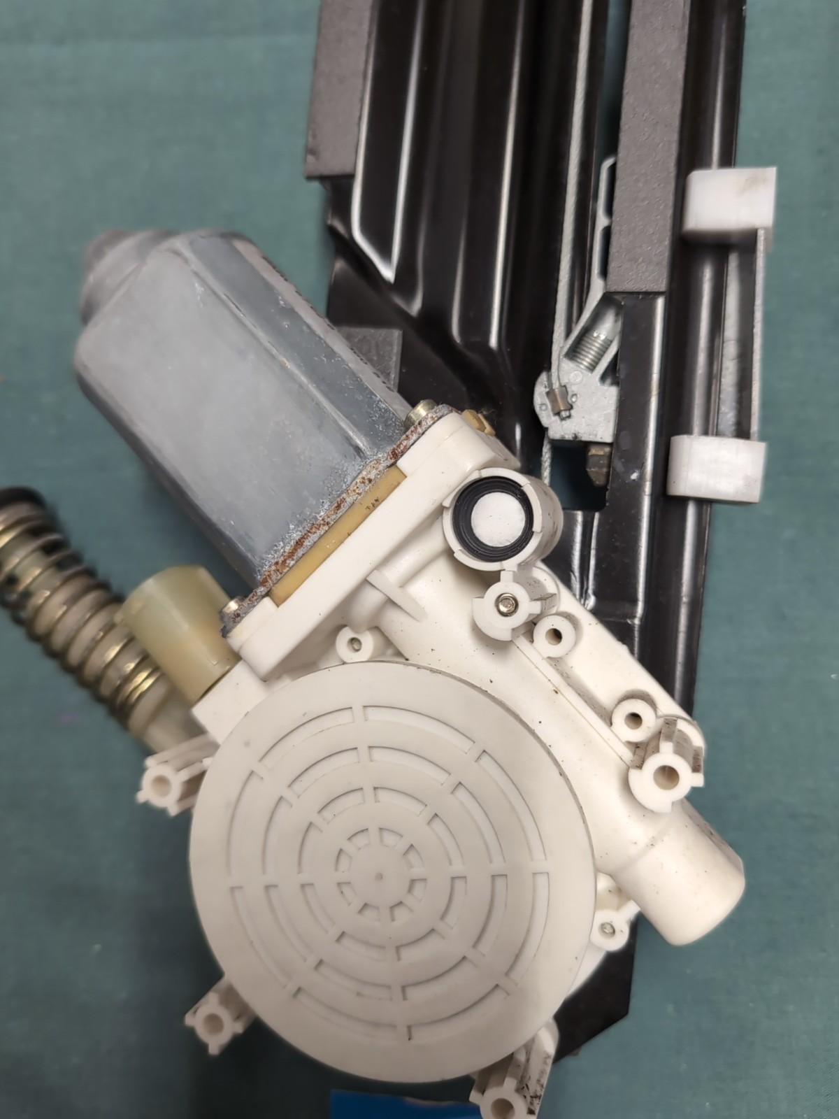 BMW 5 SERIES E39 N/S REAR WINDOW REGULATOR #8252429