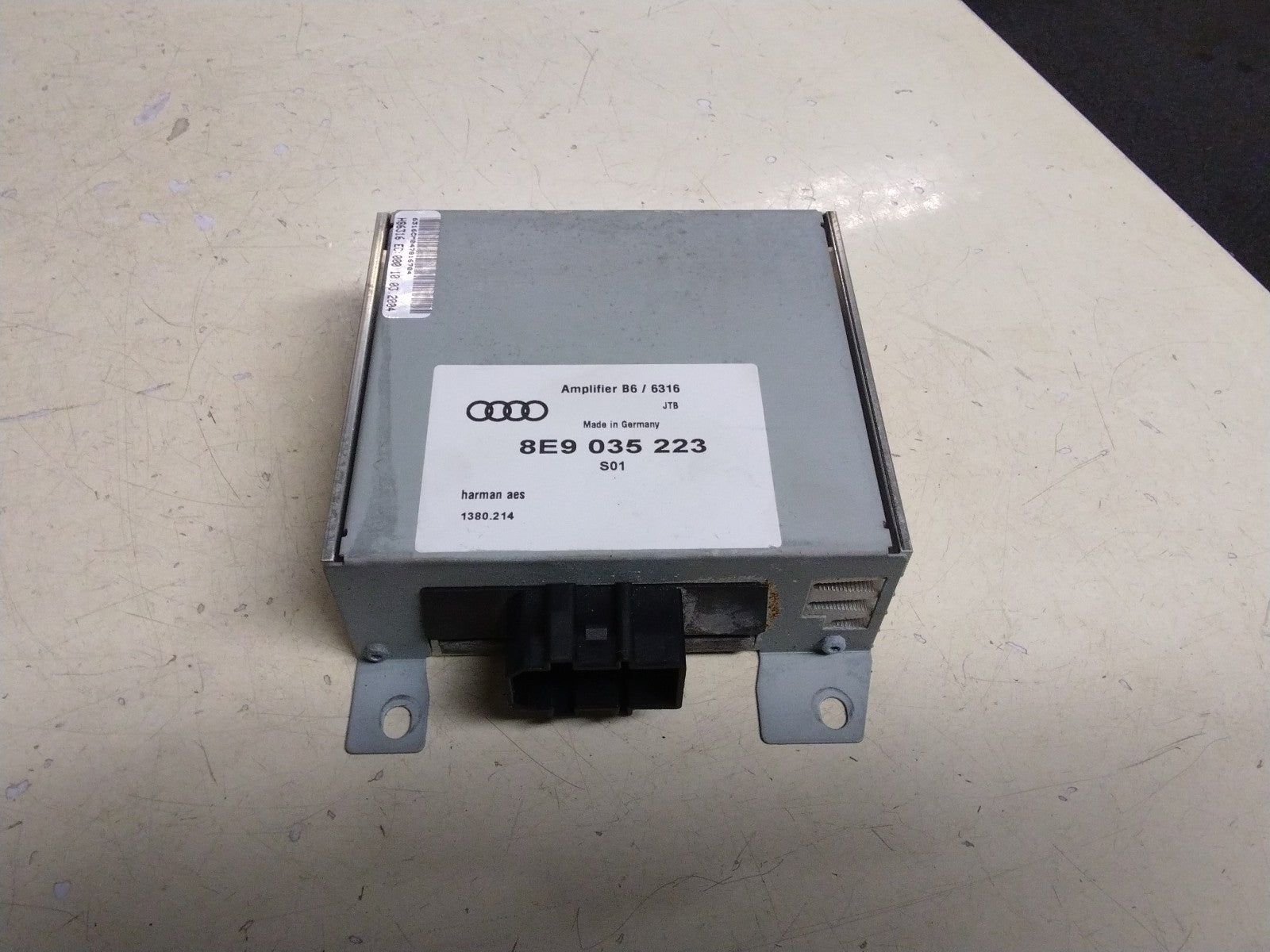 AUDI A4 B6 AUDIO AMPLIFIER 8E9035223