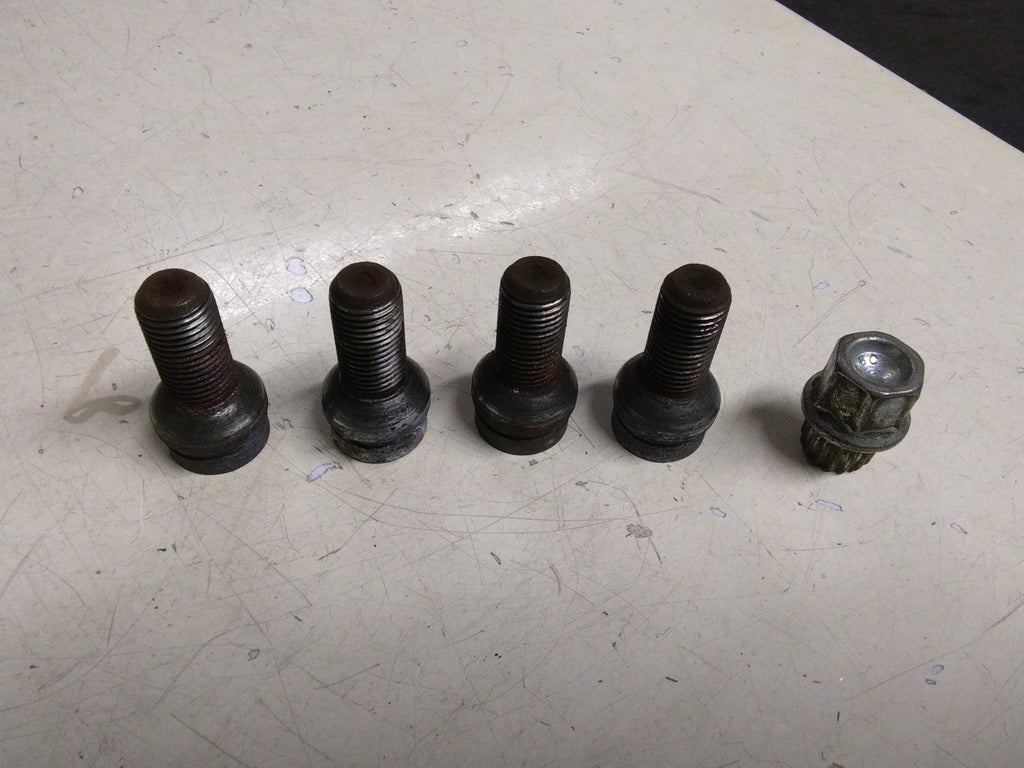 AUDI A4 B6 SET OF FOUR LOCKING WHEEL NUTS AND KEY