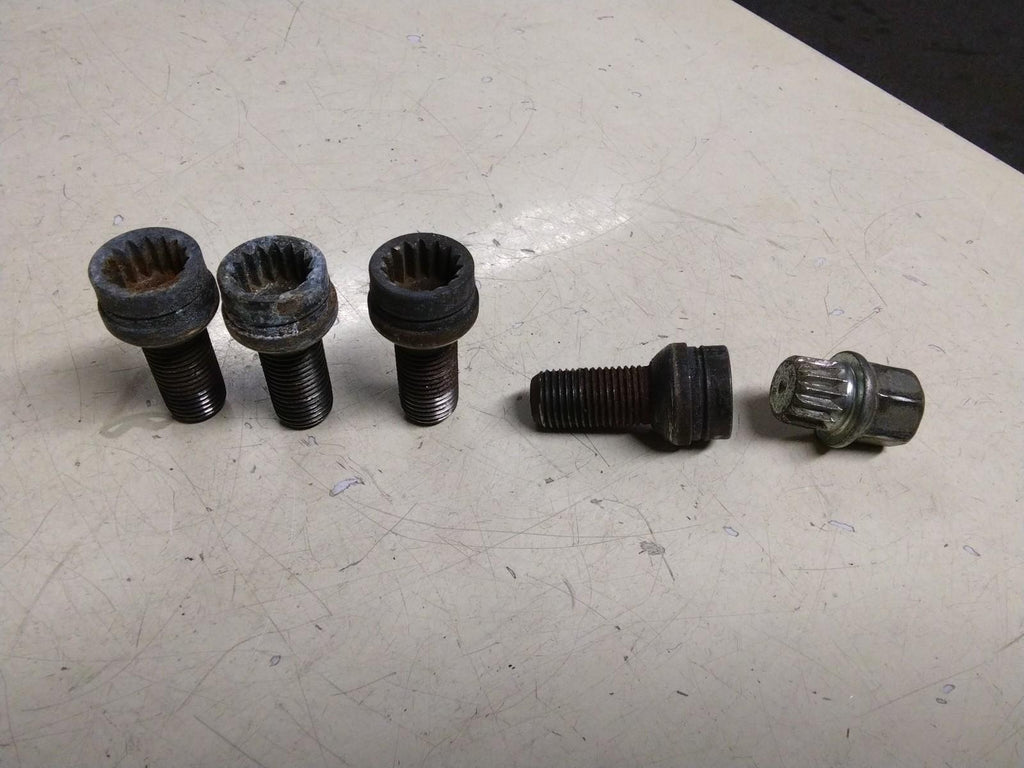 AUDI A4 B6 SET OF FOUR LOCKING WHEEL NUTS AND KEY