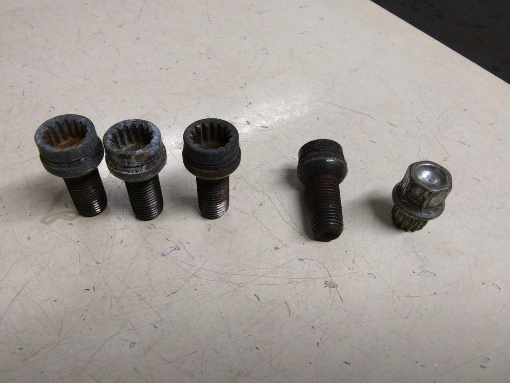 AUDI A4 B6 SET OF FOUR LOCKING WHEEL NUTS AND KEY