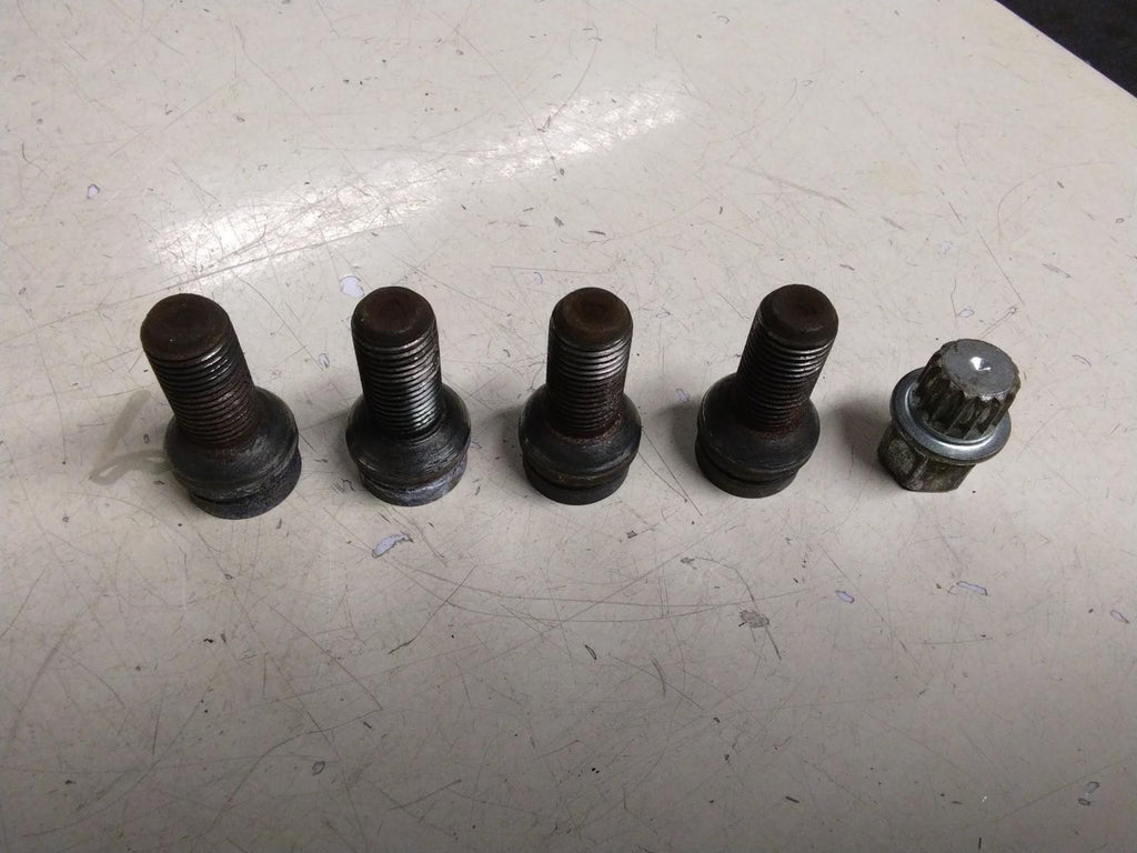AUDI A4 B6 SET OF FOUR LOCKING WHEEL NUTS AND KEY