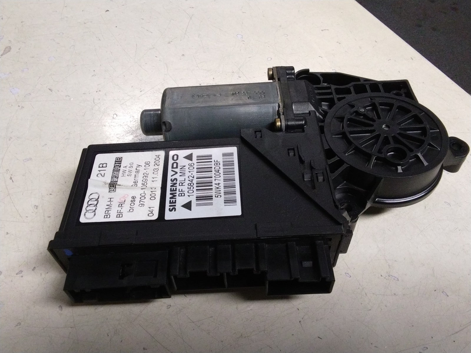 AUDI A4 B6 PASSENGER (N/S) FRONT WINDOW MOTOR 8E0959801B
