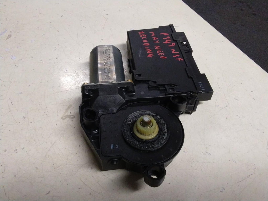 AUDI A4 B6 PASSENGER (N/S) FRONT WINDOW MOTOR 8E0959801B