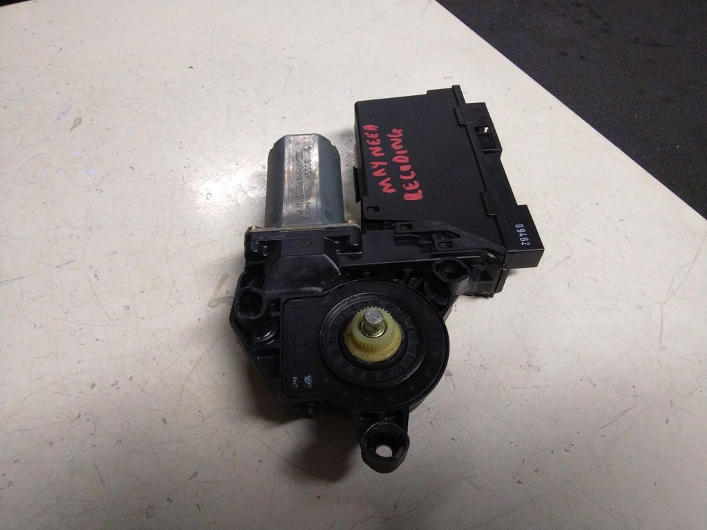 AUDI A4 B6 PASSENGER (N/S) REAR WINDOW MOTOR 8E0959801A