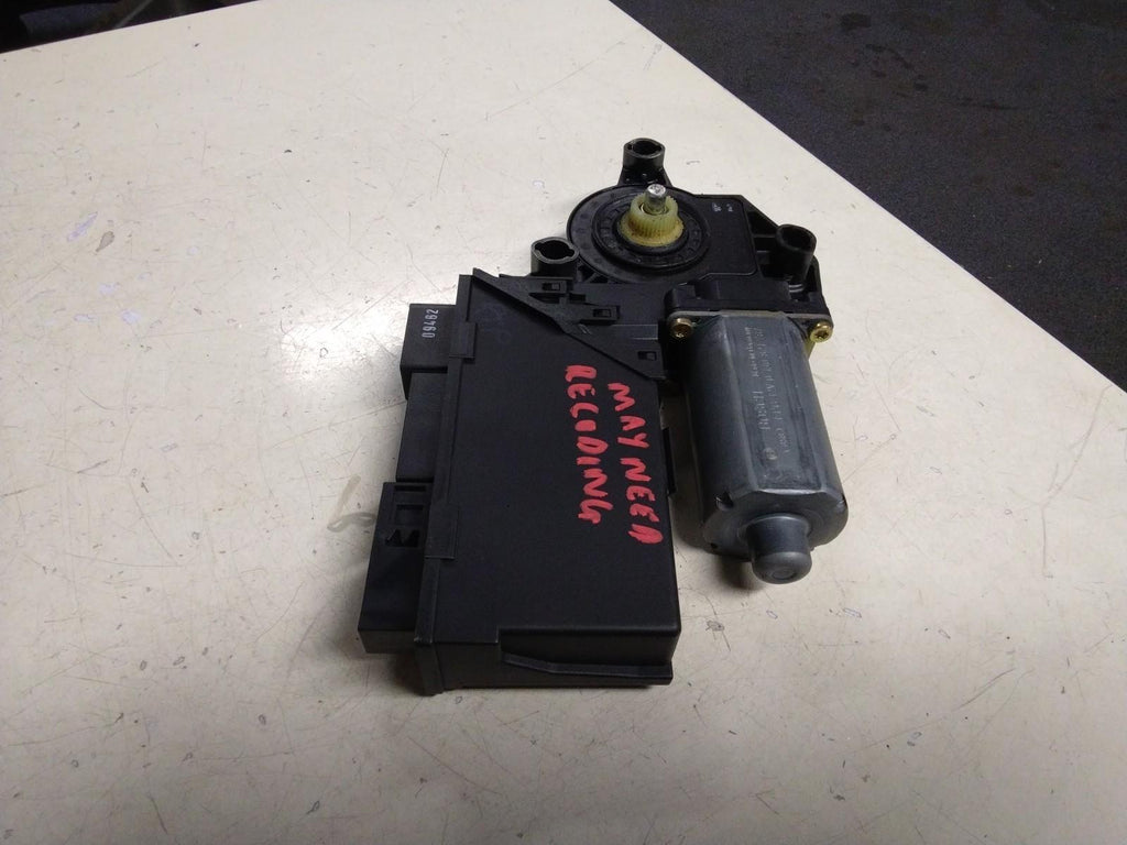 AUDI A4 B6 PASSENGER (N/S) REAR WINDOW MOTOR 8E0959801A